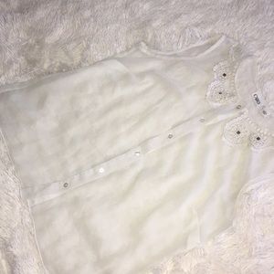 Good condition. White blouse with pearled collar.